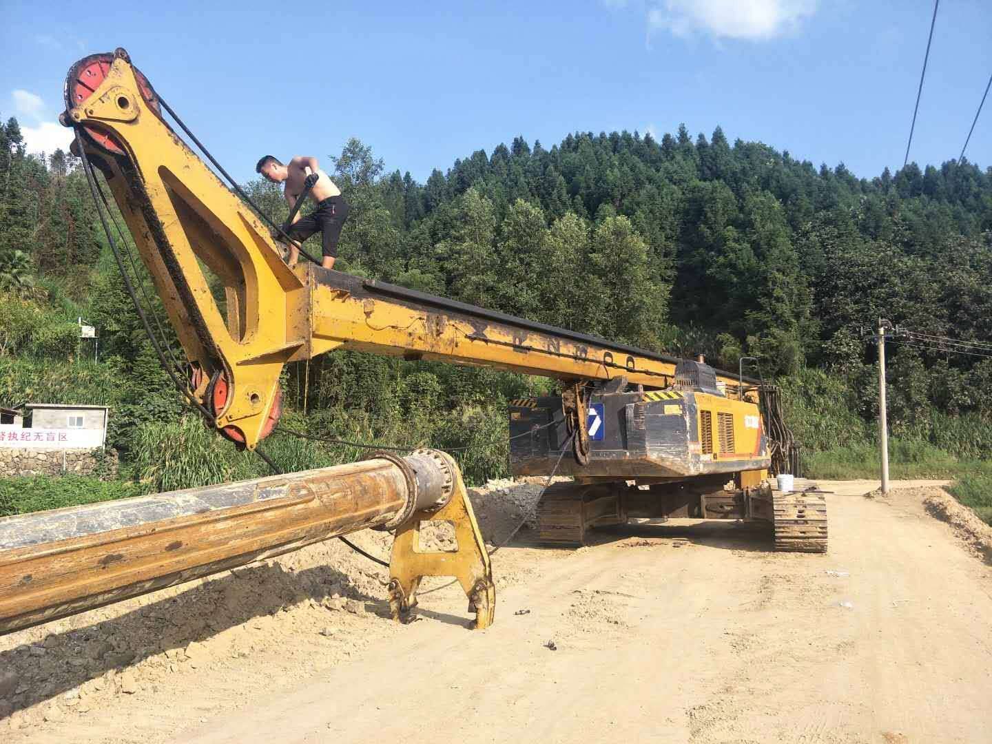 旋挖鉆機(jī)機(jī)手維修、操作.jpg
