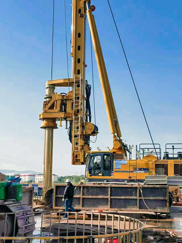 550D型號旋挖鉆機.jpg 550D型號旋挖鉆機.jpg